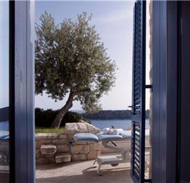 Luxury 4 Bedroom Villa with Infinity Pool, Sauna and Sea Views in Sveti Jakov, near Dubrovnik, Sleeps 8
